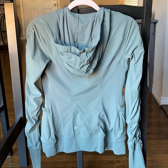 Reversible neutral green Lululemon jacket - Picture 3 of 4